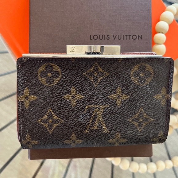 LOUIS VUITTON Monogram French Kisslock wallet. Very good condition. Vintage. - Picture 5 of 12